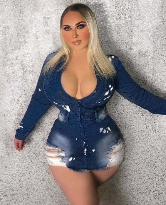 Chica con modificaciones realizadas con filtros de Instagram y Photoshop