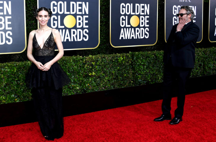 Joaquin Phoenix y Rooney Mara en los Globos de Oro 2020