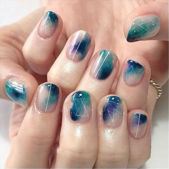 Uñas en azul y verde aguamarina con efecto cristal