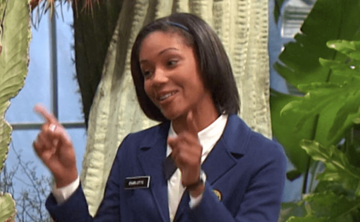 Tiffany Haddish como guía turística en Es tan Raven