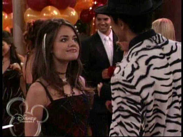 Lucy Hale Fue Miranda, la novia de Justin en Los hechiceros de Waverly Place.