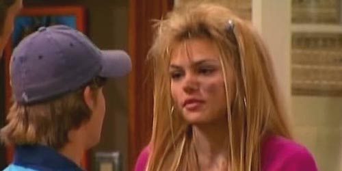 Aimee Teegarden Fue Melissa, una chica con la que Jackson tiene una cita bastante peculiar en Hannah Montana.