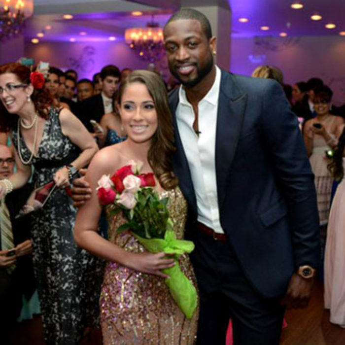 Dwyane Wade lleva a fanática a baile de graduación
