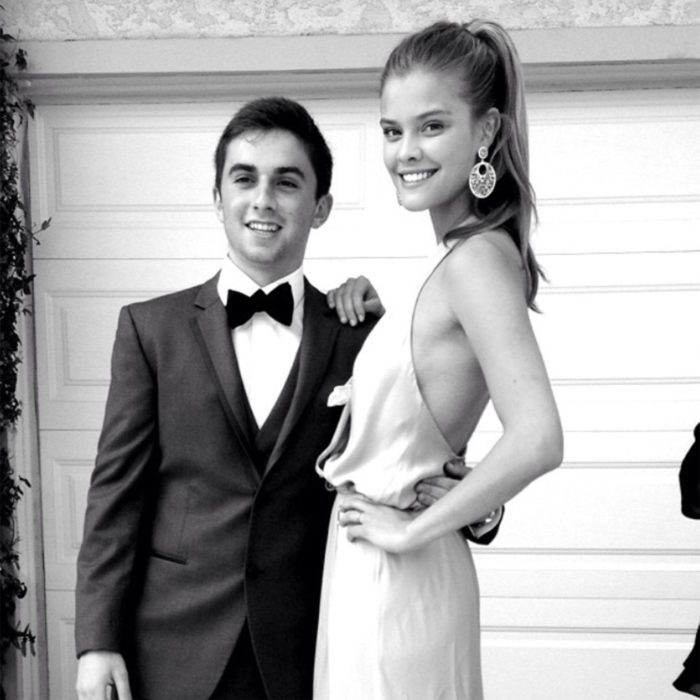 Nina Agdal lleva a fan a baile de graduación