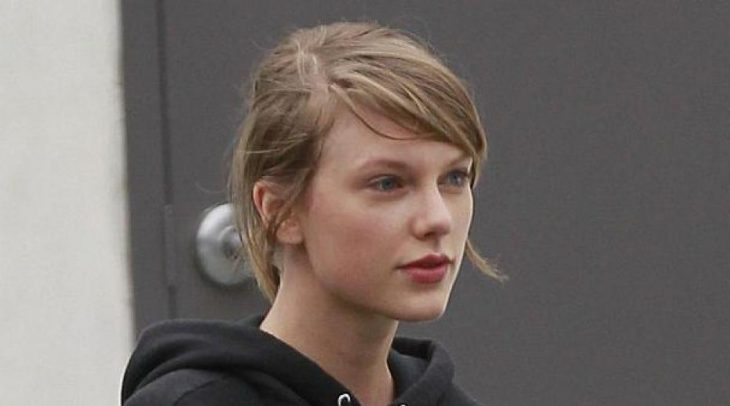 Taylor Swift sin maquillaje caminando por las calles