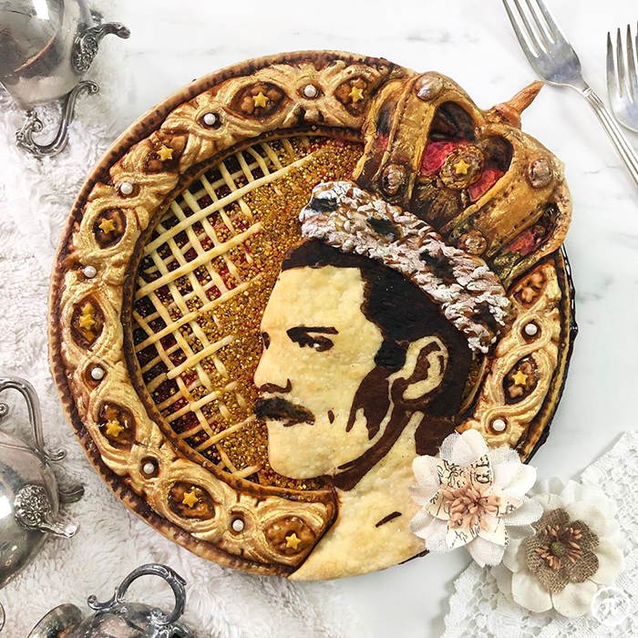 Pay creado por Jessica Leigh Clark-Bojin inspirado en Freddie Mercury