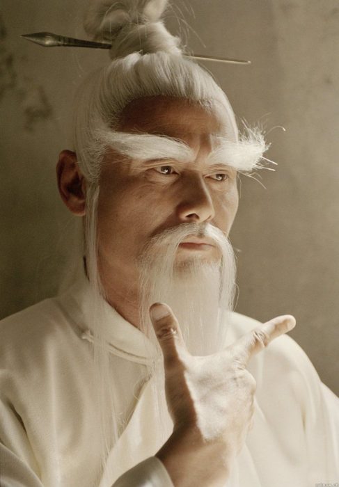 Gordon Liu usando una peluca para la película Kill Bill Vol. 2