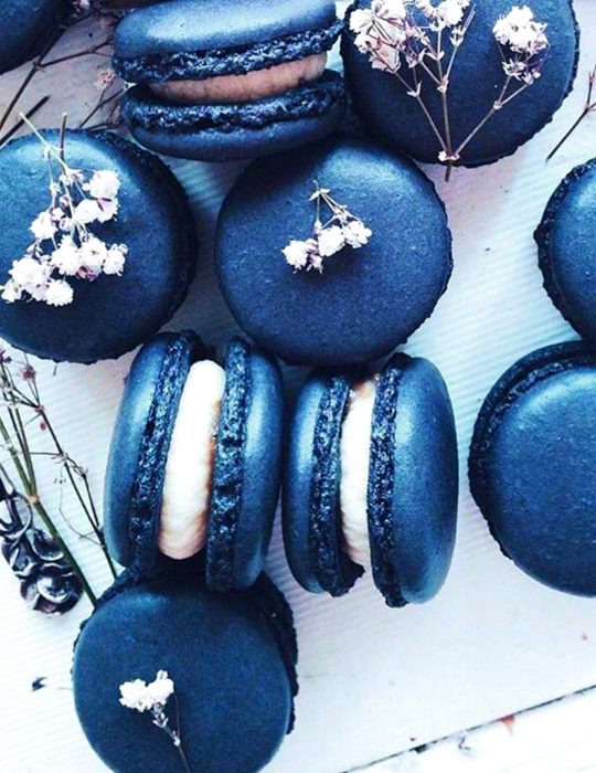 Pantone elige el classic blue como el color del 2020; macarrones azul clásico