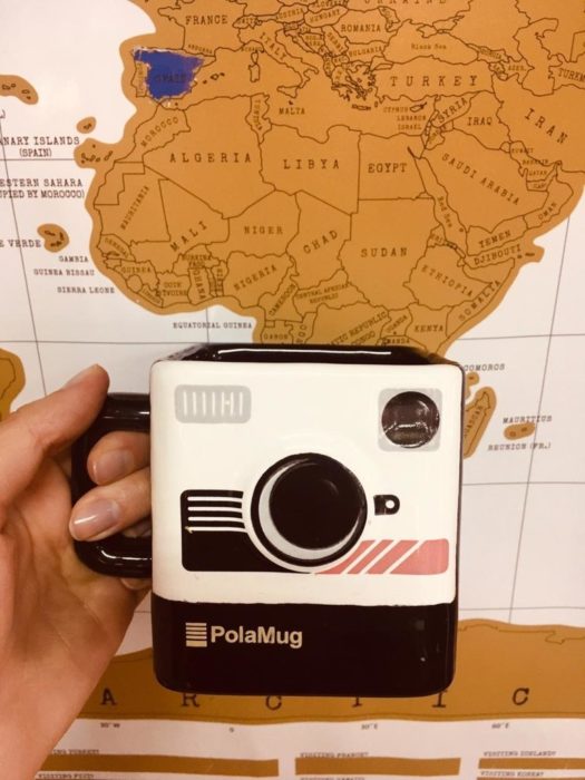 Taza en forma de cámara instantánea Polaroid