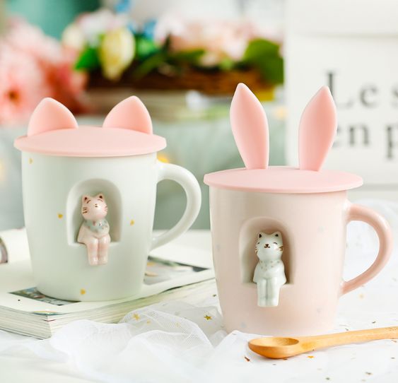 Tazas con tapas de orejitas de conejo