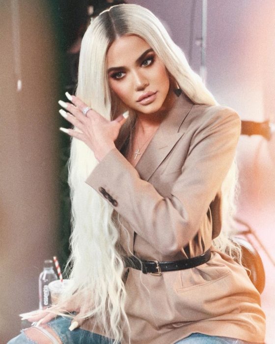 Error de Photoshop de Khloé Kardashian en sus dedos