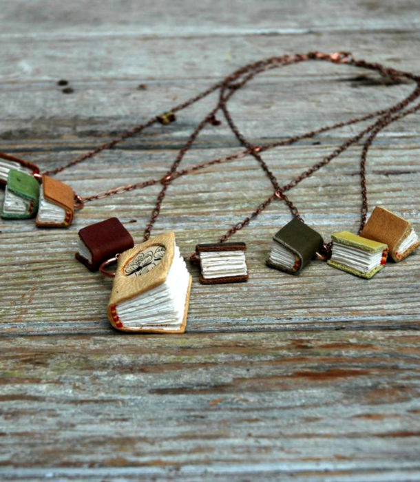 Collar de libros