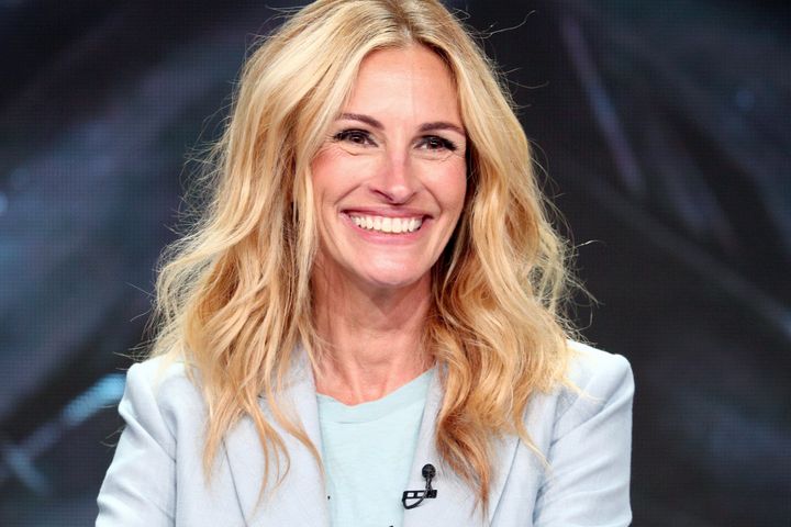 Julia Roberts sonriendo durante una entrevista 