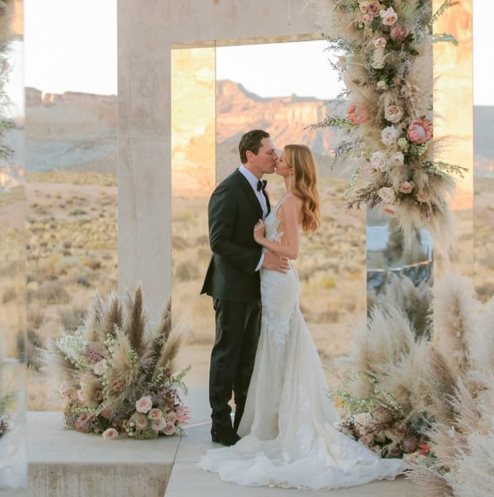 Boda de Dj Tiësto y Annika Backers en las montañas de un cañón en Estados Unidos