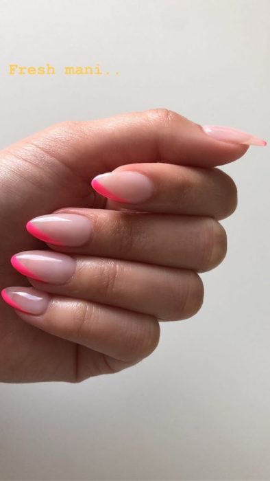 Manicure francesa en color rosa claro
