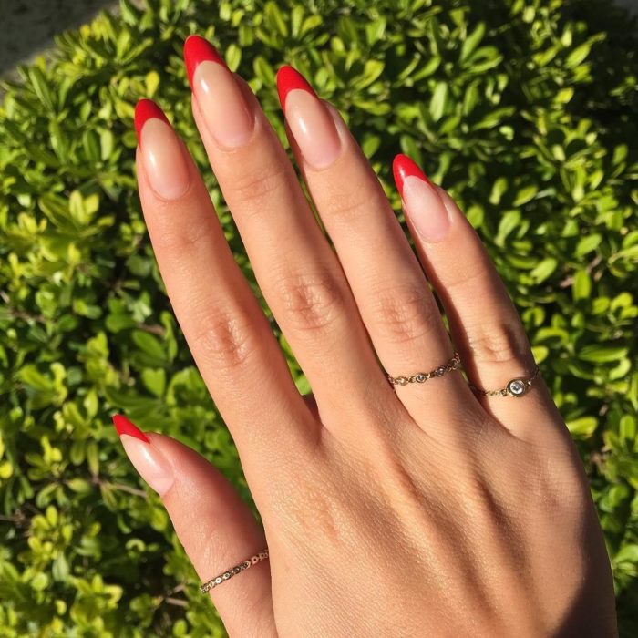 Manicure francesa en color rojo