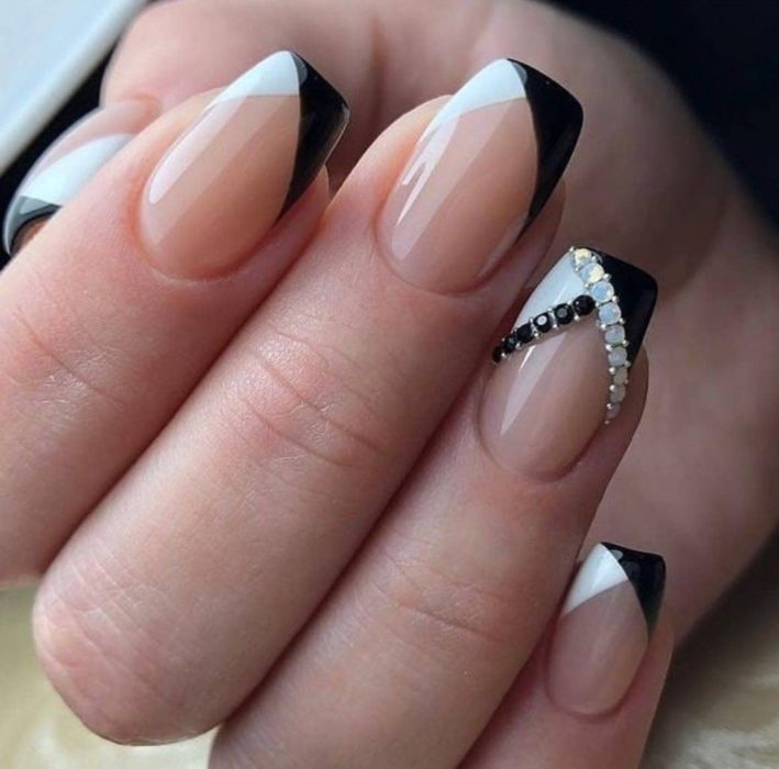 Manicure francesa en blanco y negro