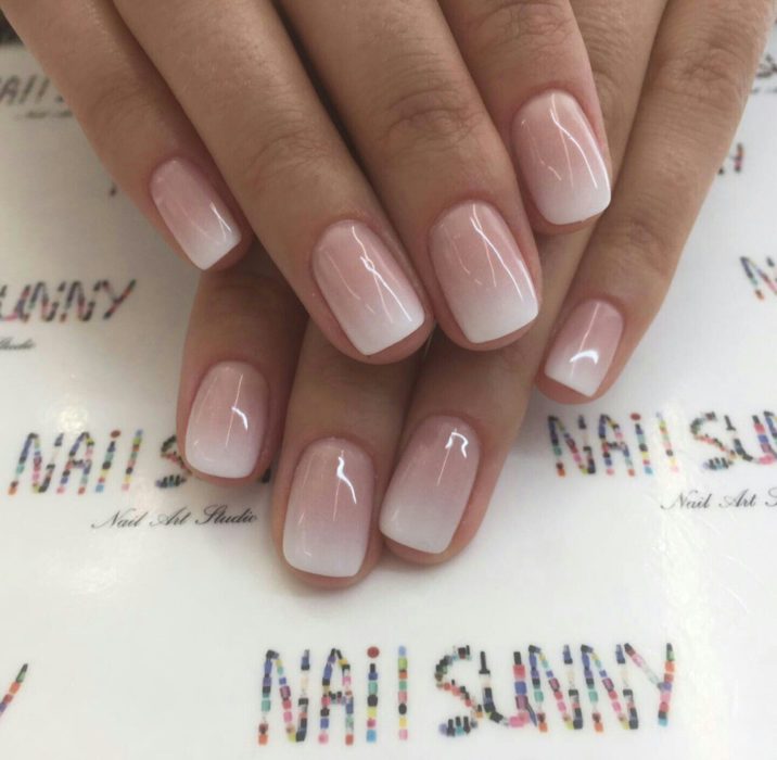 Manicure francesa con degradado en rosa