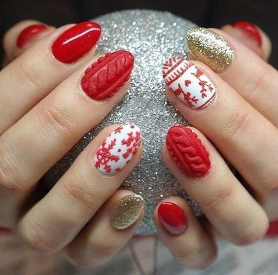 Manicura en rojo con blanco y dorado