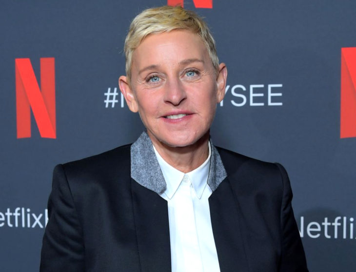 Ellen DeGeneres con traje