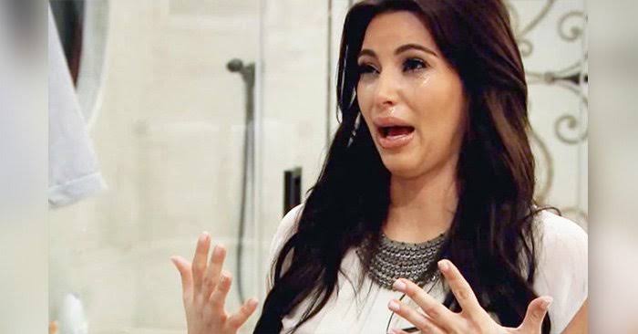 Kim Kardashian llorando