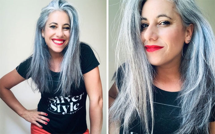 Chica sonriendo y mostrando sus canas 