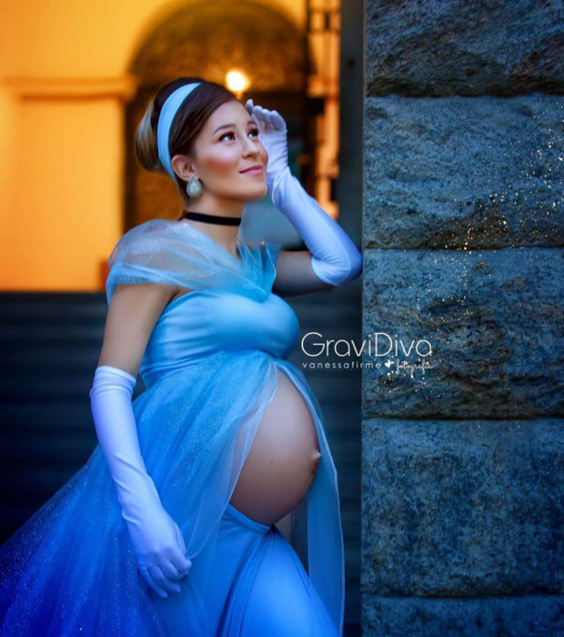 Fotógrafa brasileña Vanessa Firme fotografía mujeres embarazadas disfrazadas de princesas; Cenicienta