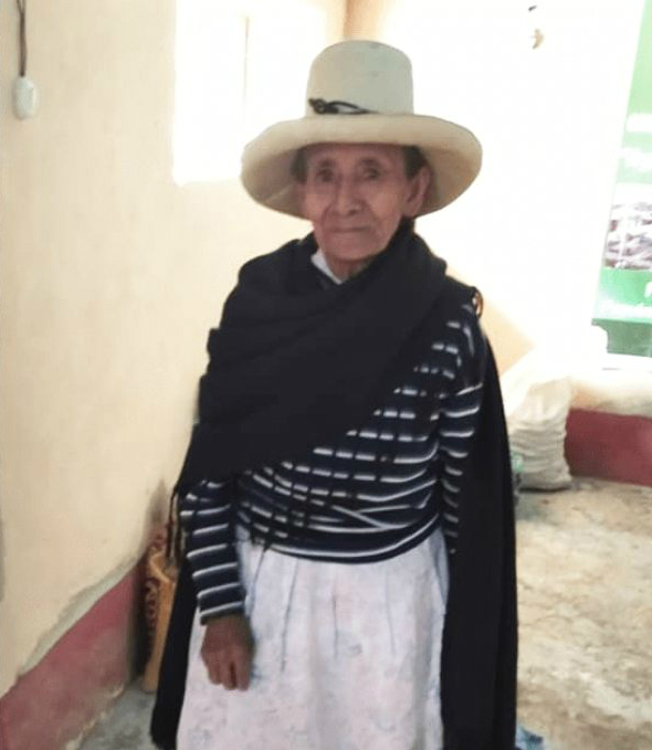 Albertina Flores, ancianita que donó sus cosechas