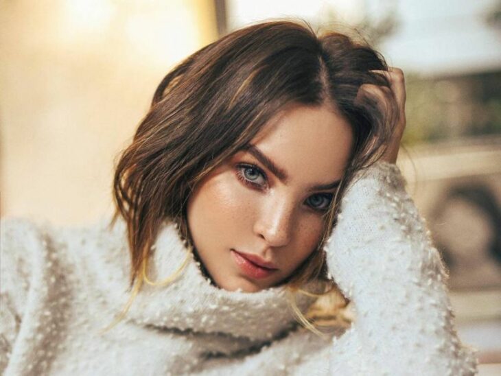 Belinda posando para una fotografía