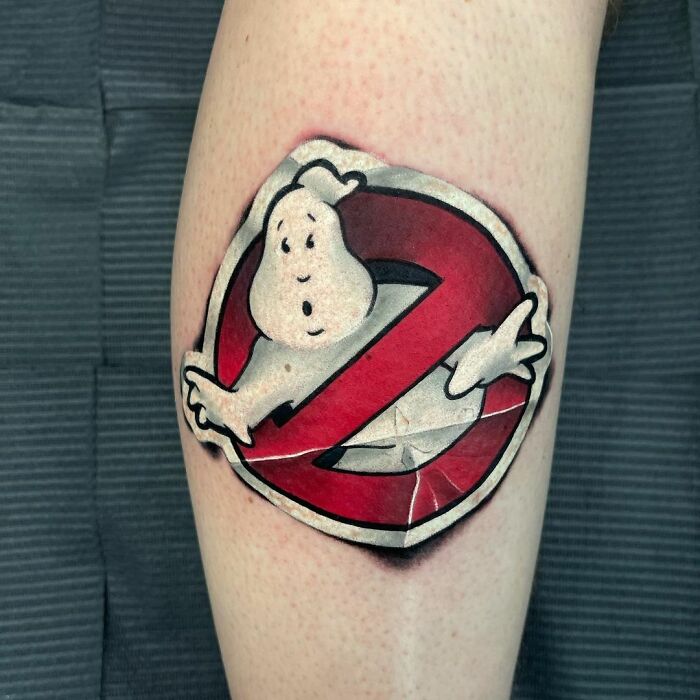 Cazafantasmas ;Artista crea hermoso tatuajes que parecen 'stickers' para la piel