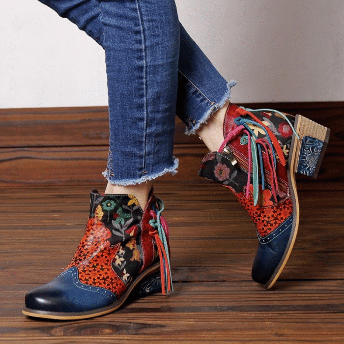 Botines con bordados de estilo tribal