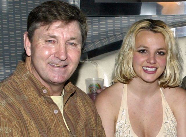 Britney junto a James Spears su padre