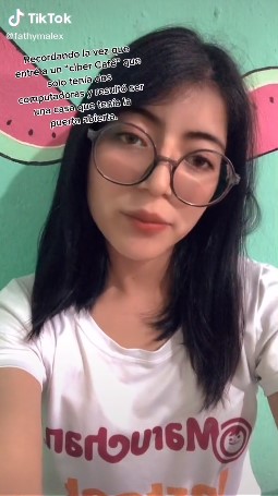 Chica contando en TikTok como entró a una casa pensando que era un cibercafé