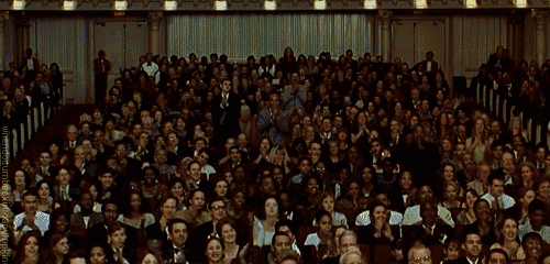 Artistas en la premiación de los Óscar aplaudiendo