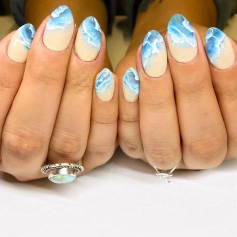 Diseños de uñas con temática de playa para las vacaciones