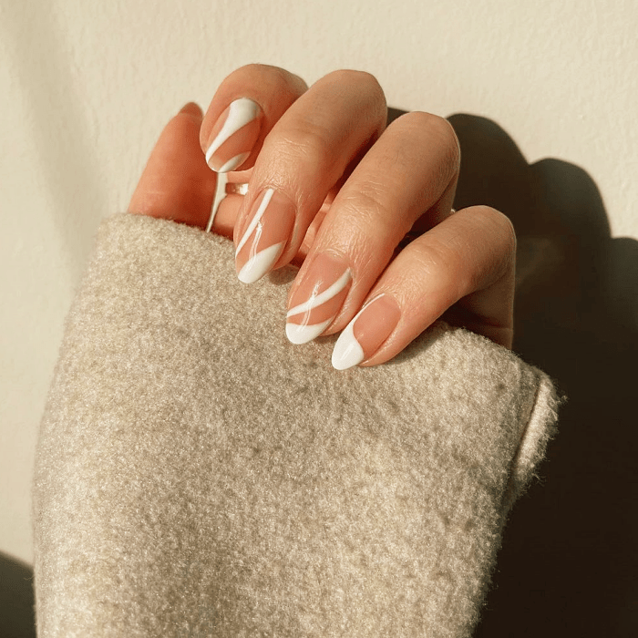 uñas de color nude con blanco, negro, diseño minimalista, fáciles, chic, elegante con verde, negro, rosa, beige y colores pastel