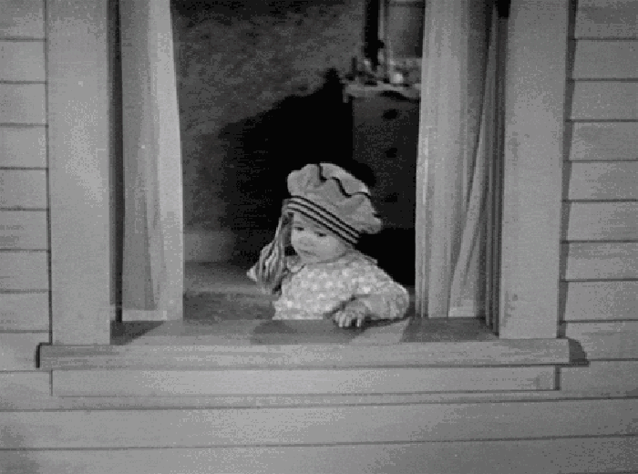 Niña arrojando fajos de billetes por la ventana, gif