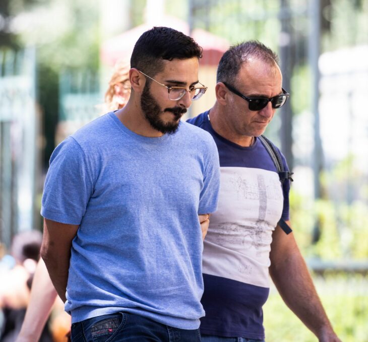 Imagen de Simon Hayut siendo arrestado