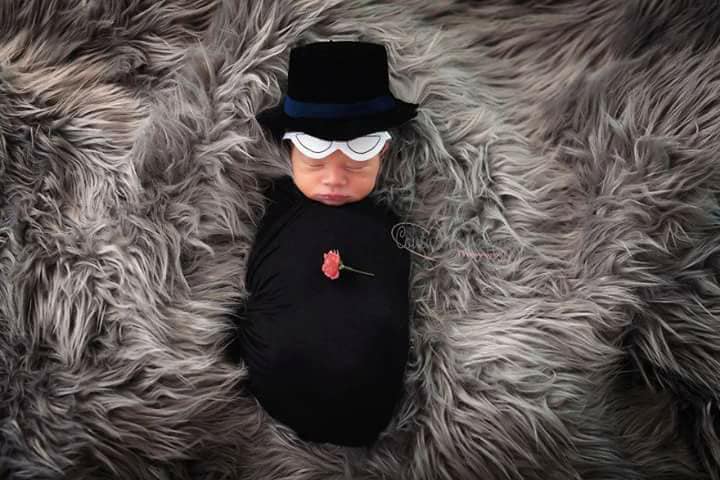 Bebé disfrazado como Tuxedo Mask sesión de fotos