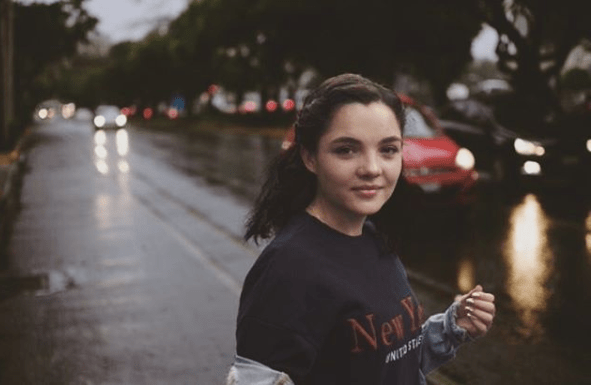 Andrea Arruti caminando por la CD de México