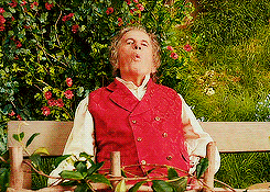 Bilbo Bolsón fumando