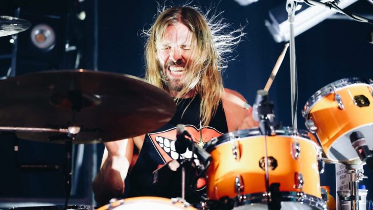 imagen de Taylor Hawkins tocando la batería