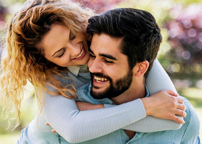 Pareja de matrimonio, pareja de esposos enamorados