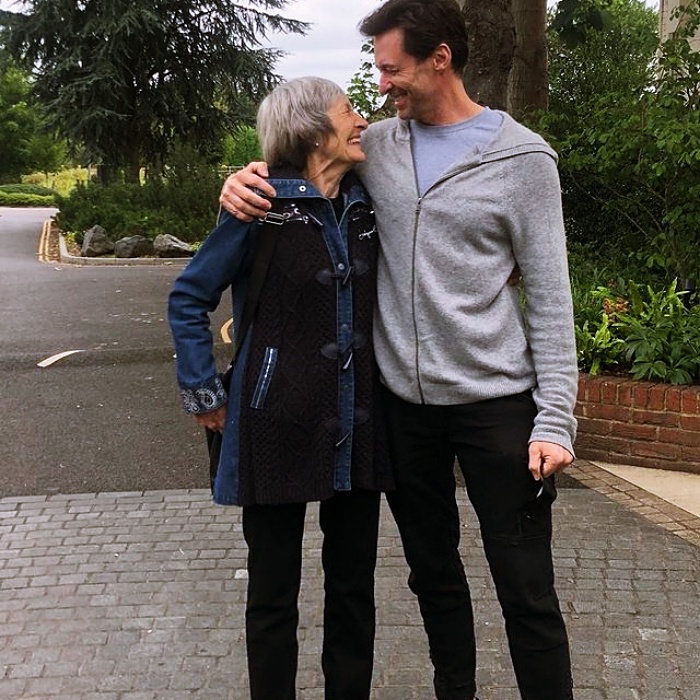 Hugh Jackman y Grace McNeil