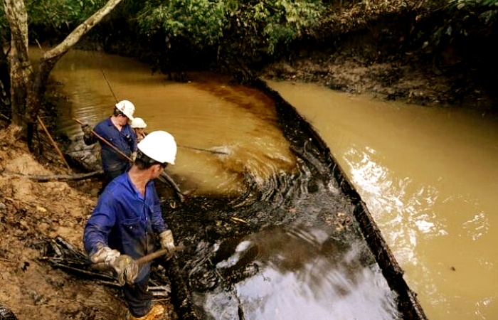 Derrames de petróleo en ríos, lagos, mares