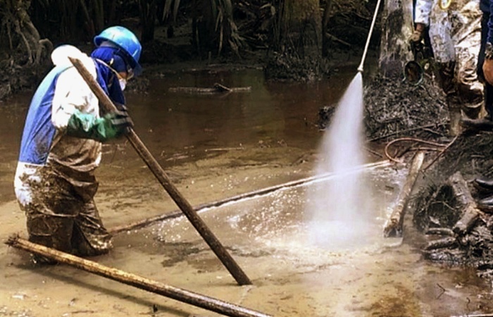 Derrames de petróleo en ríos, lagos, mares