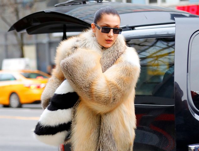 Bella Hadid usando abrigo de piel animal: Israel se convierte en el primer país en prohibir la venta de pieles en la industria de la moda