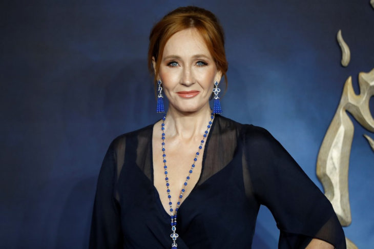 J.K. Rowling posando para una fotografía