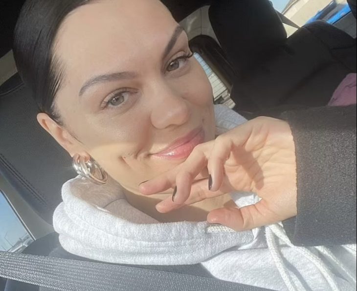 Jessie J posando para una fotografía en Instagram