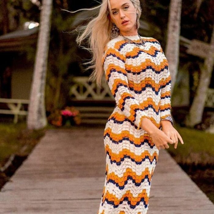 Katy Perry usando un vestido artesanal hecho en Perú
